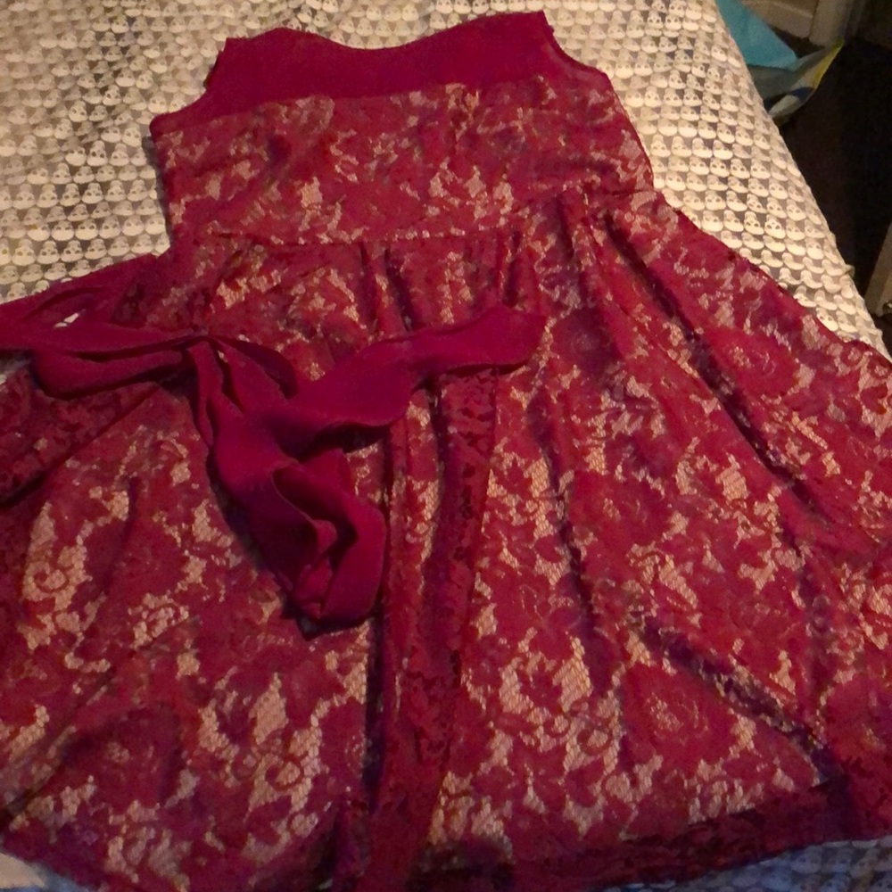 Burgundy lace look floral patterned dress